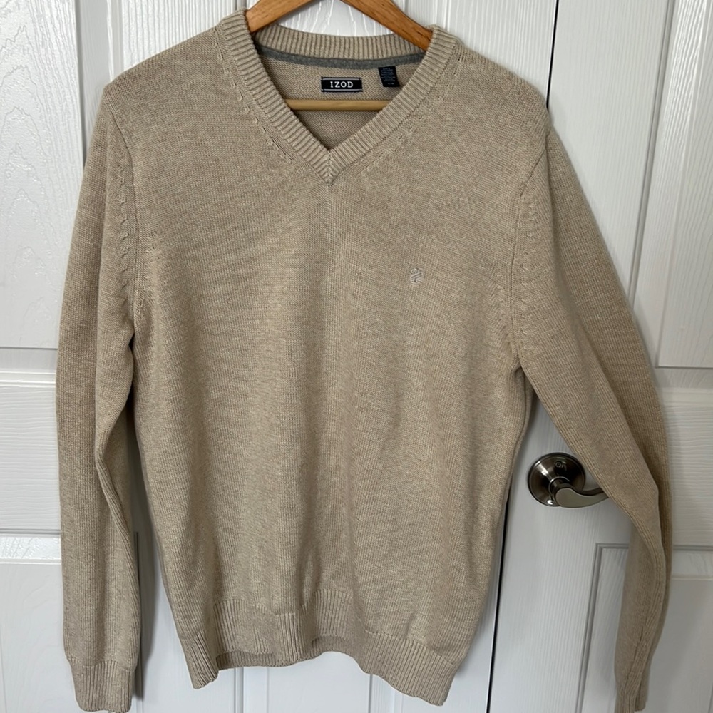 Mens Izod v neck sweater.  Color cream-off white.  Size Large